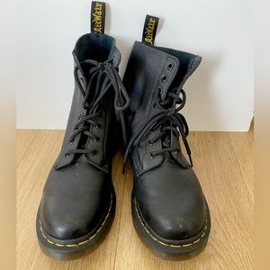 doc martens black lace up boots Sz 8
